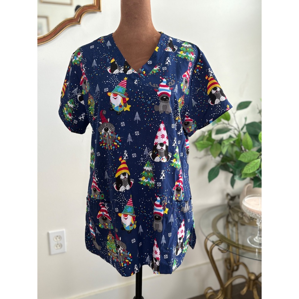Christmas Scrub Top Gnomes Dogs Holiday Print Women's Medium Nurse Uniform‎